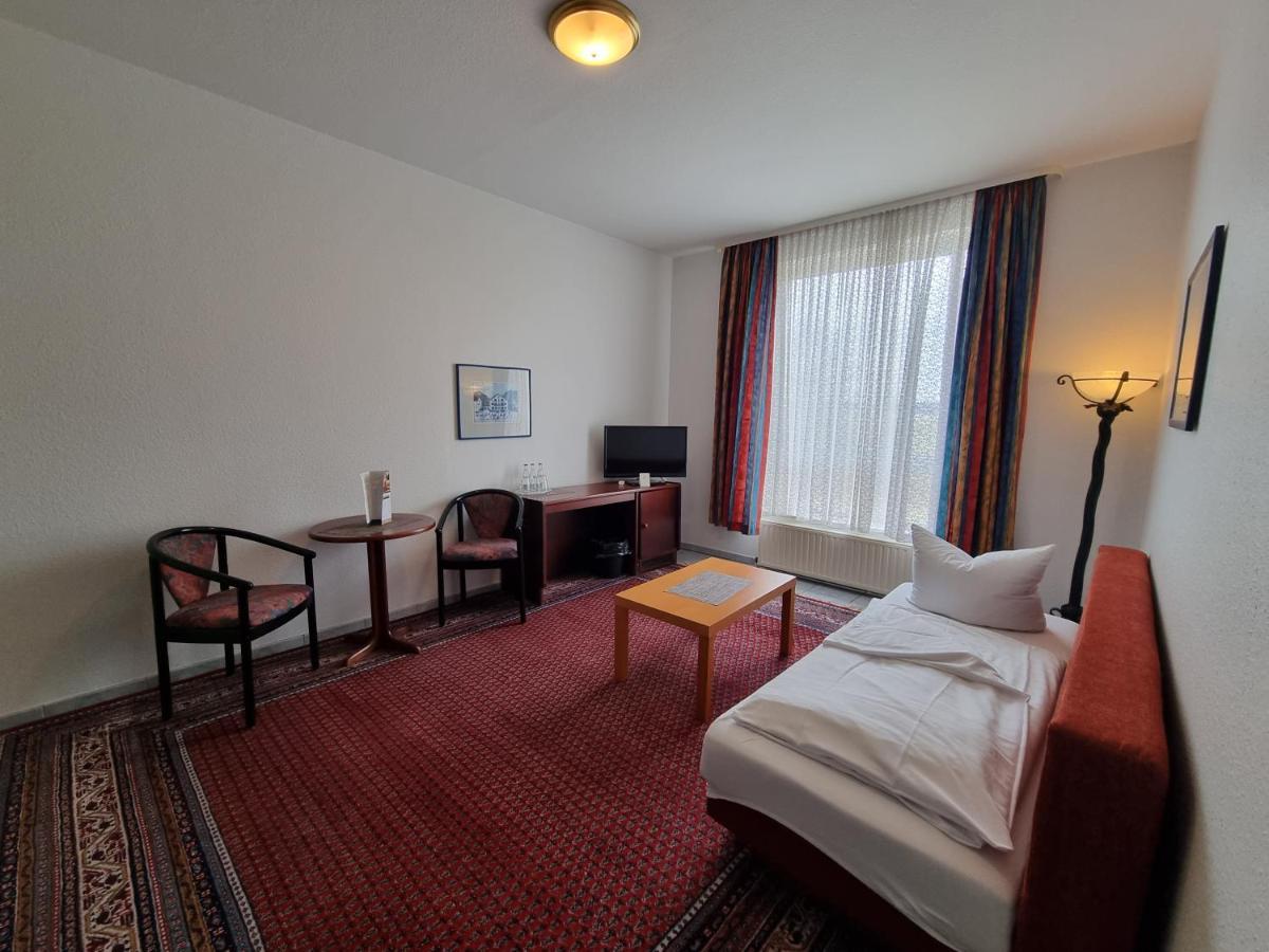 Erbenholz Hotel Laatzen Esterno foto