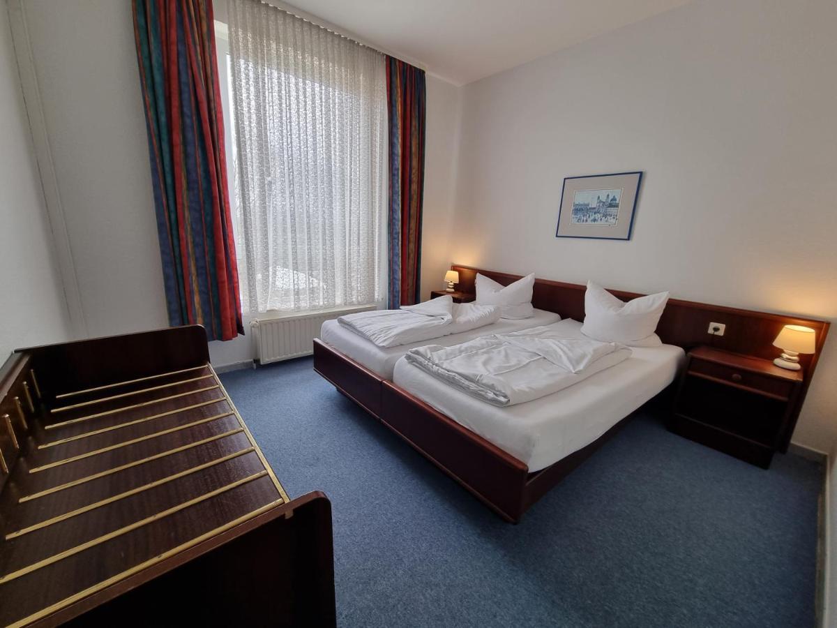 Erbenholz Hotel Laatzen Esterno foto