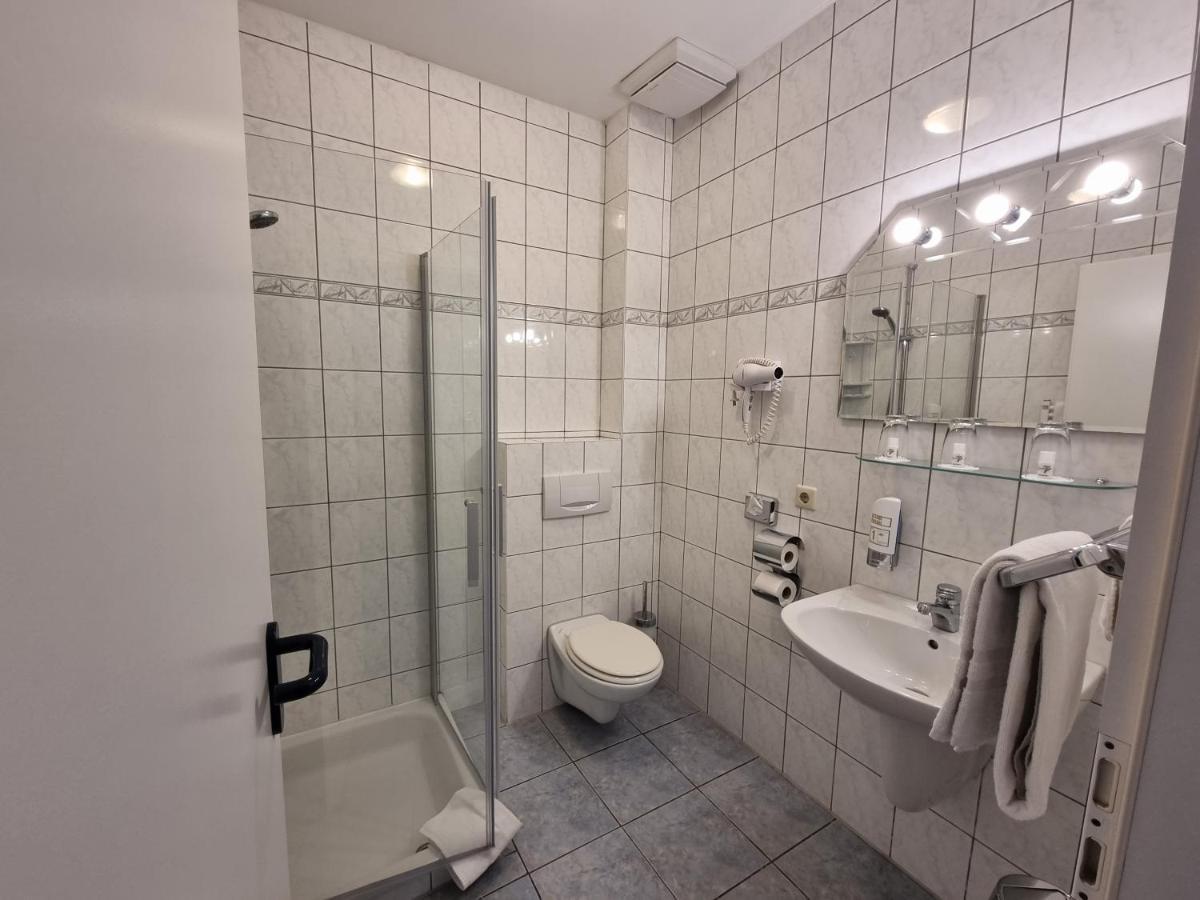 Erbenholz Hotel Laatzen Esterno foto