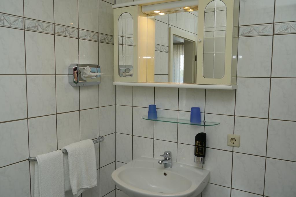 Erbenholz Hotel Laatzen Esterno foto