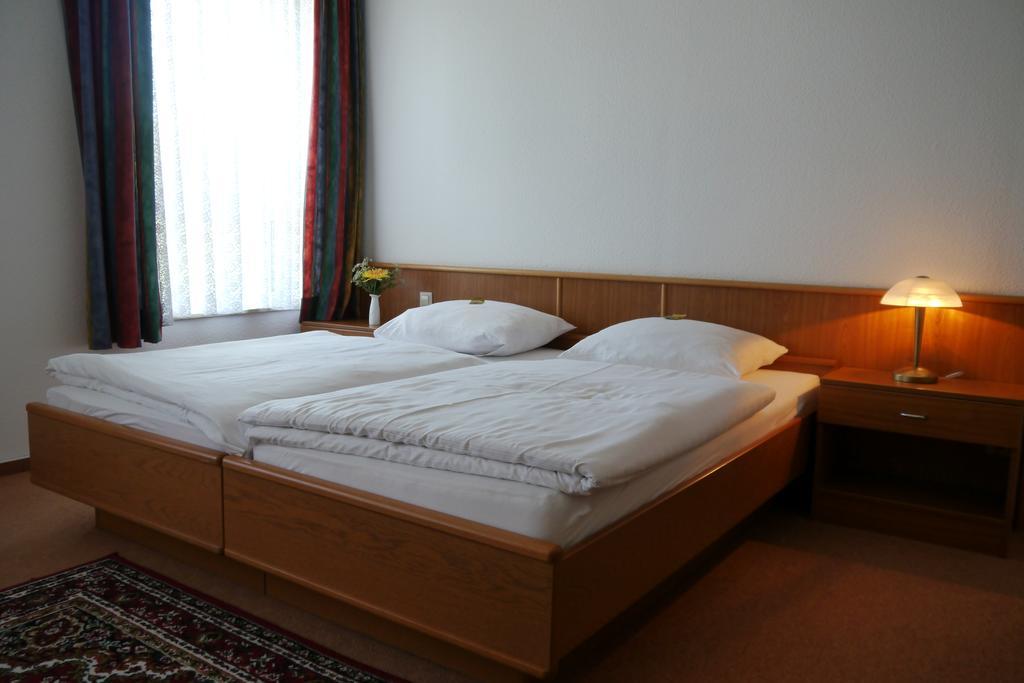 Erbenholz Hotel Laatzen Esterno foto