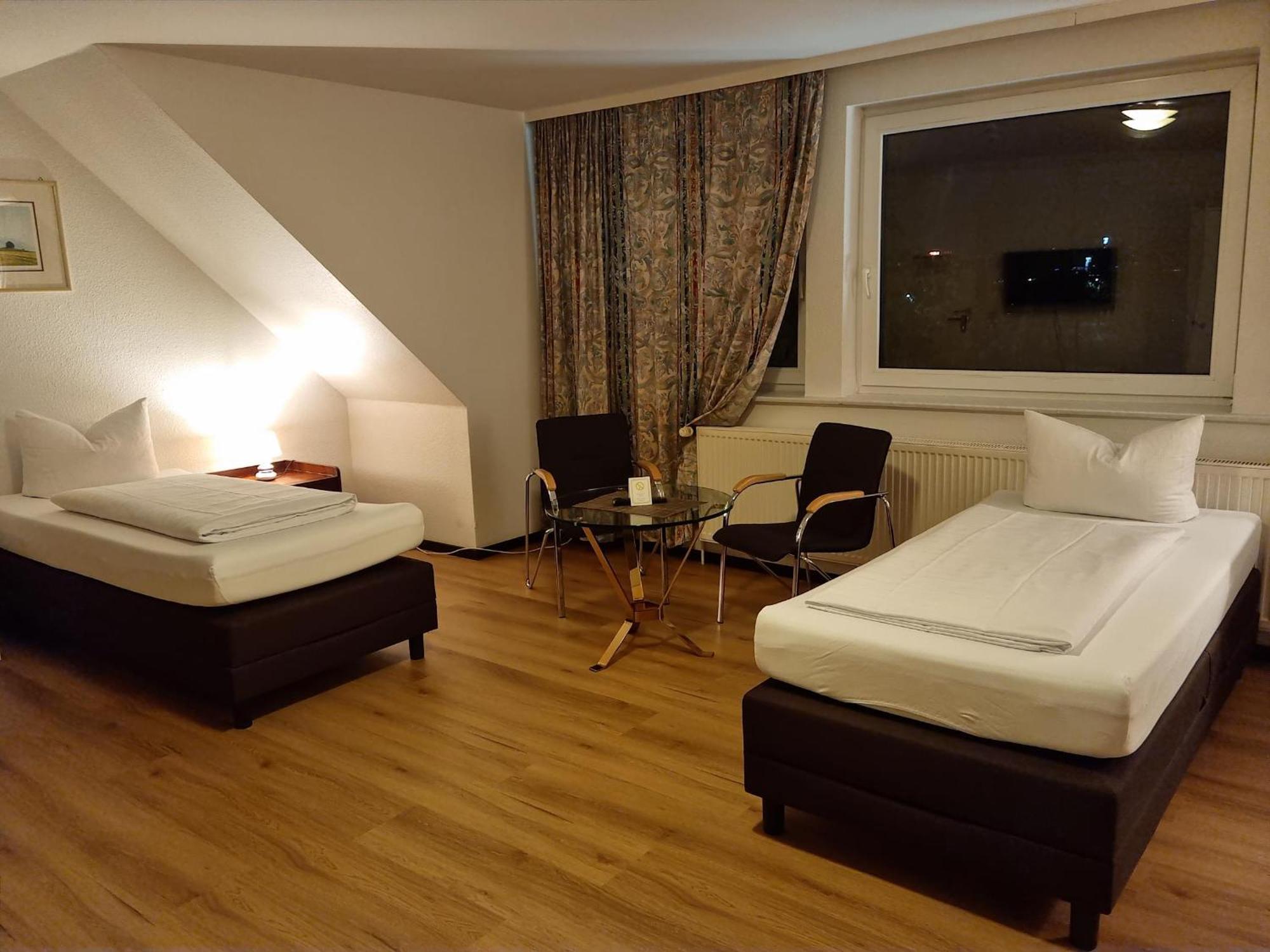 Erbenholz Hotel Laatzen Esterno foto
