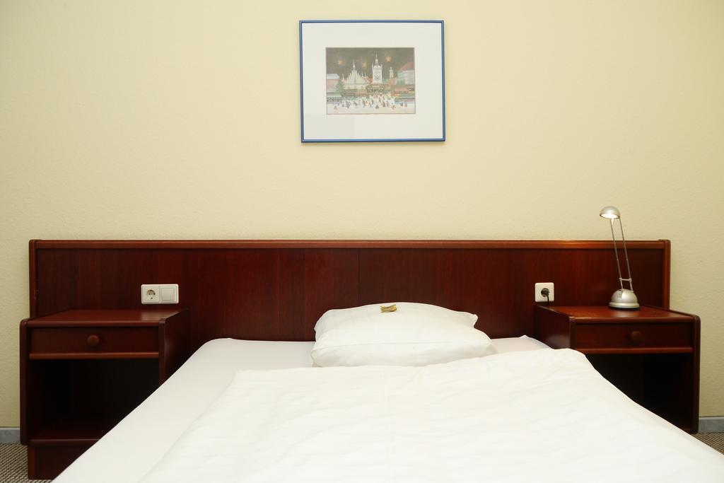 Erbenholz Hotel Laatzen Esterno foto